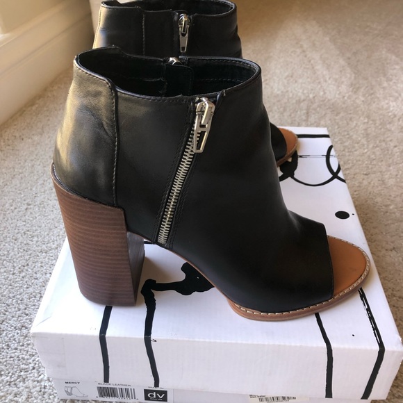 DV by DOLCE VITA “MERCY” LEATHER OPEN TOE BOOTIES W/EXPOSED ZIPPERS SZ-10 EUC - Picture 2 of 5